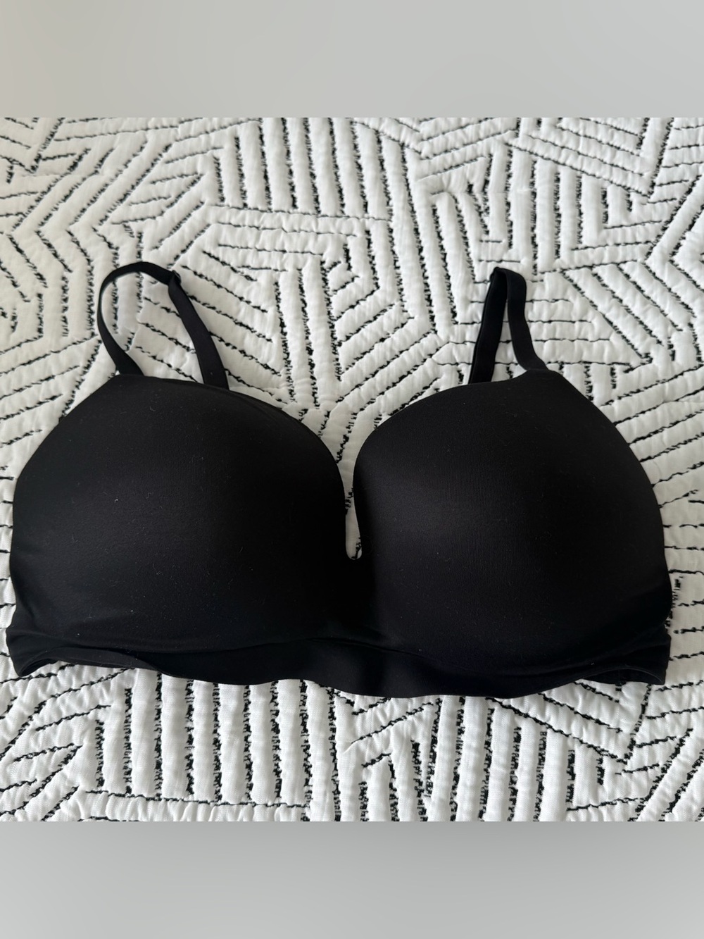 Victoria's Secret Black Seamless T-Shirt Bra